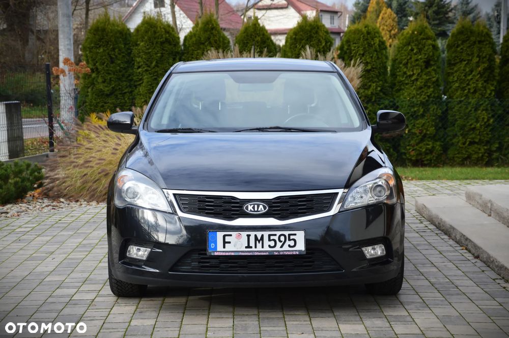 Kia Ceed 1.4 CVVT Dream-Team Edition - 2