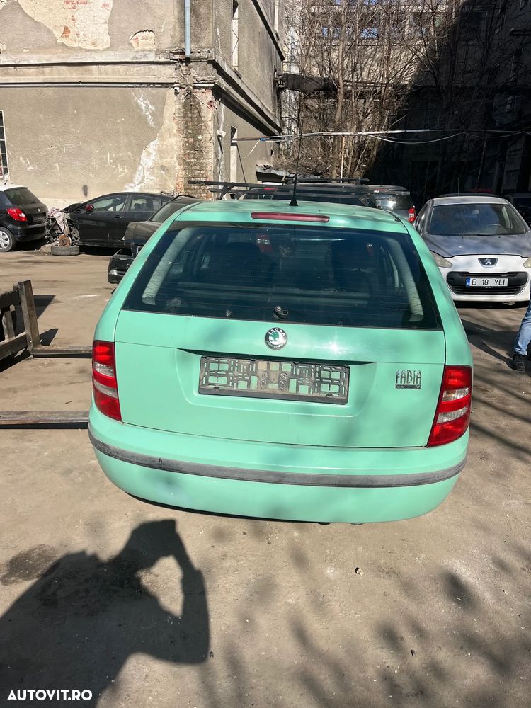 Dezmembrez Skoda Fabia 1 break verde 1,4 16v 2003 - 7