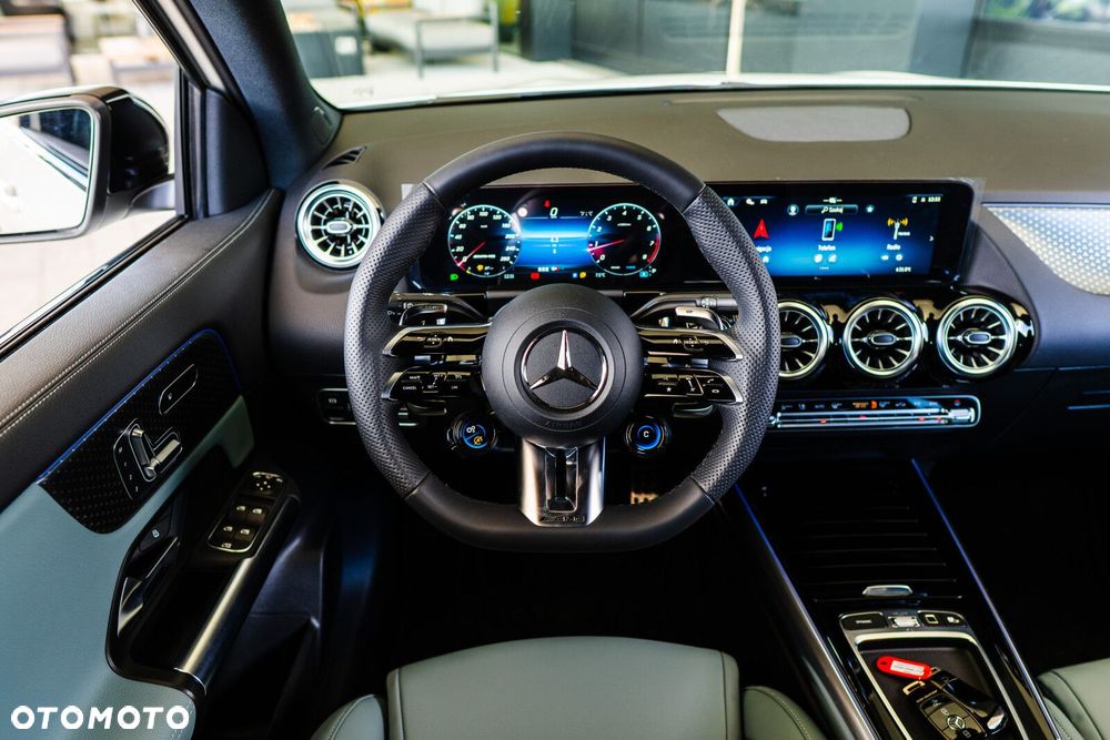 Mercedes-Benz GLA - 14