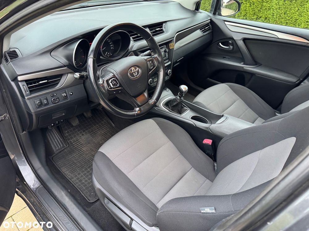 Toyota Avensis - 12