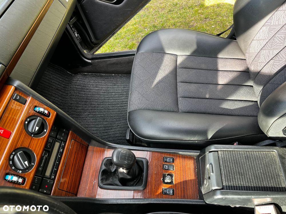 Mercedes-Benz Klasa E 250 T Diesel - 28