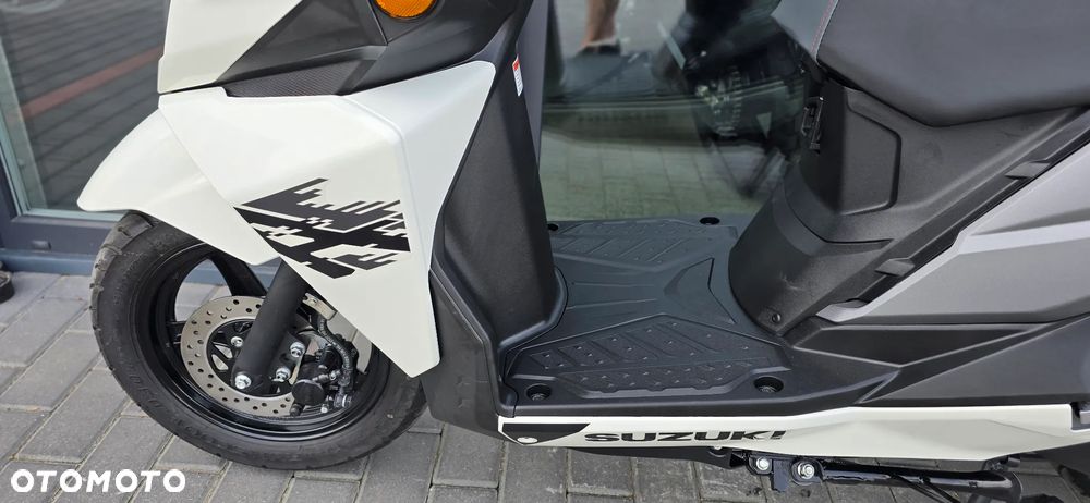 Suzuki Avenis - 30