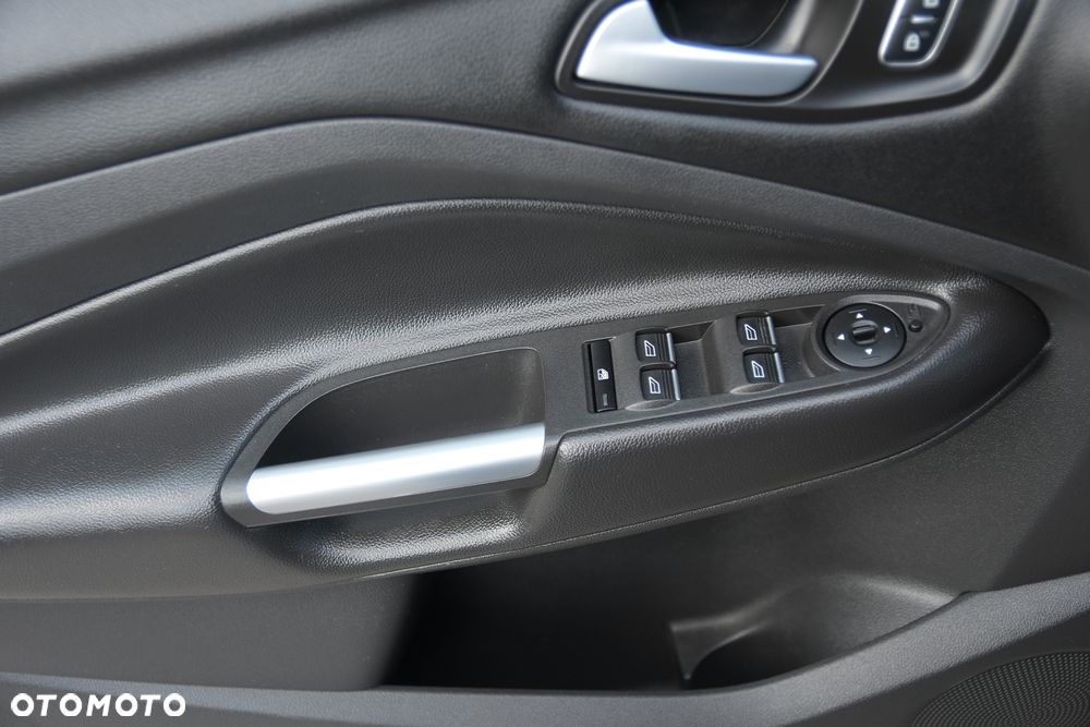 Ford Kuga 2.0 TDCi 2x4 Titanium - 16