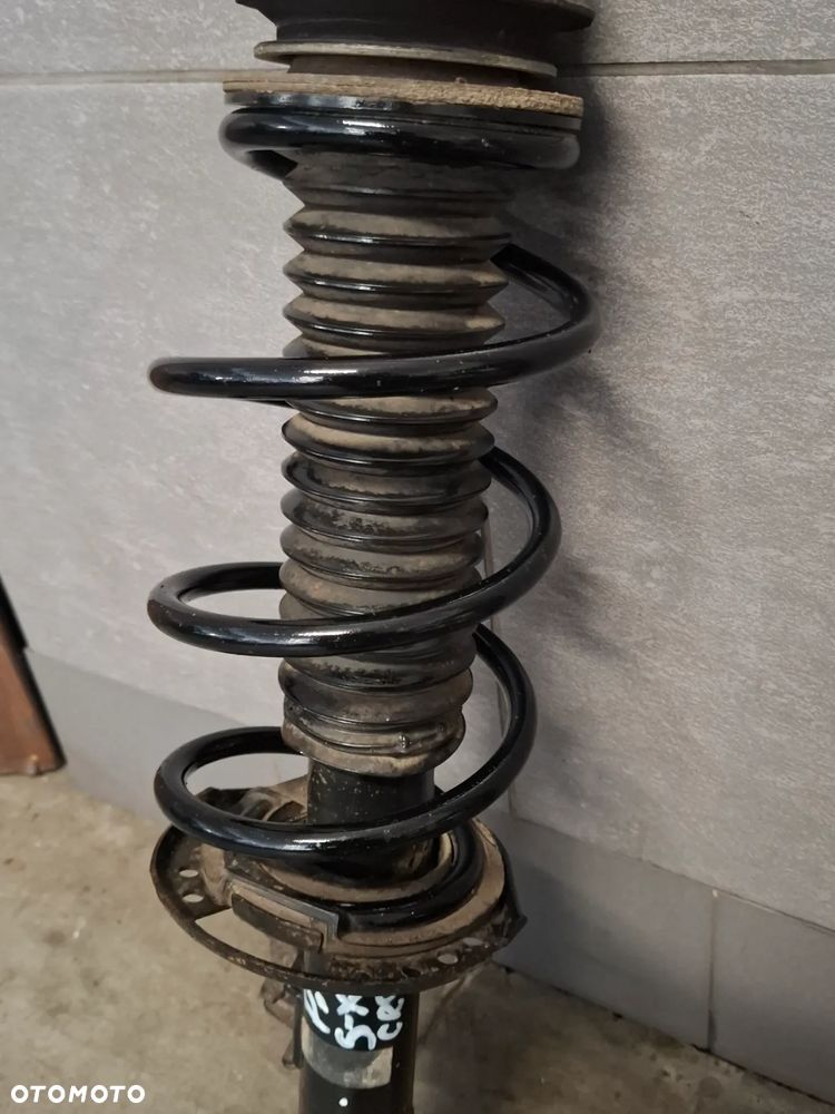 Makperson  amortyzator prawy przód  Suzuki SX4 S-cross 2017 rok 1,4T - 2