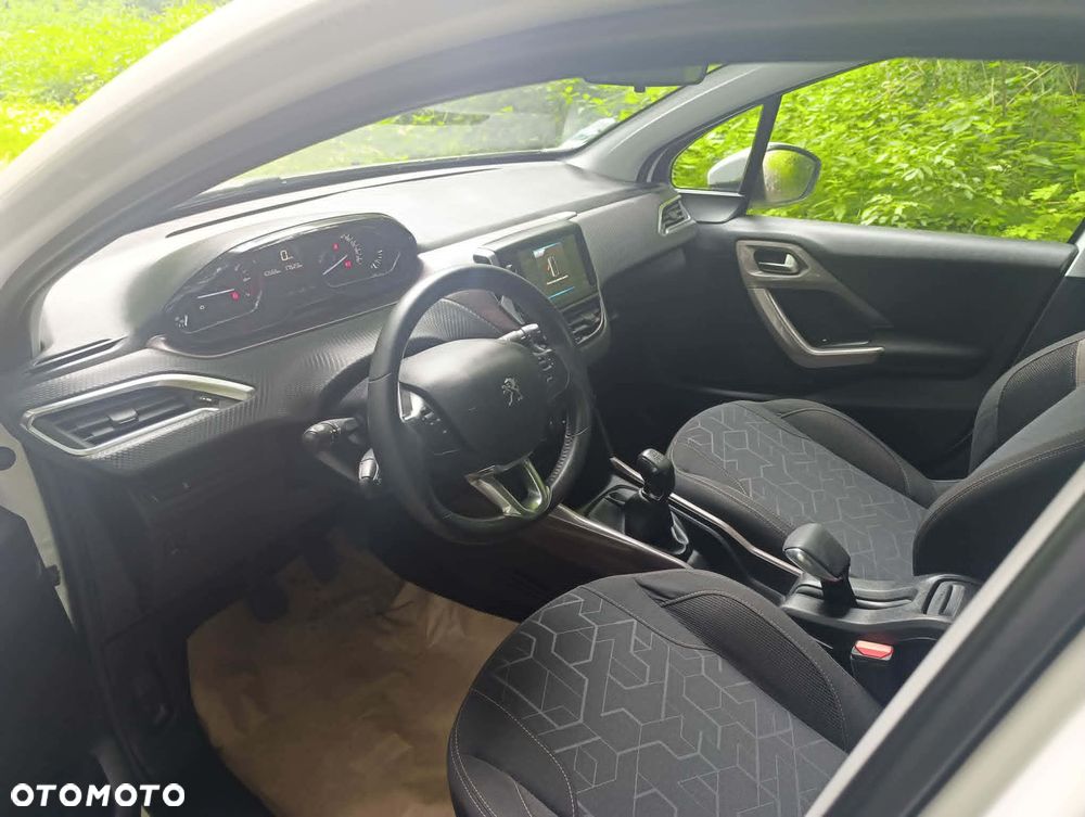 Peugeot 2008 1.2 Pure Tech Style - 5