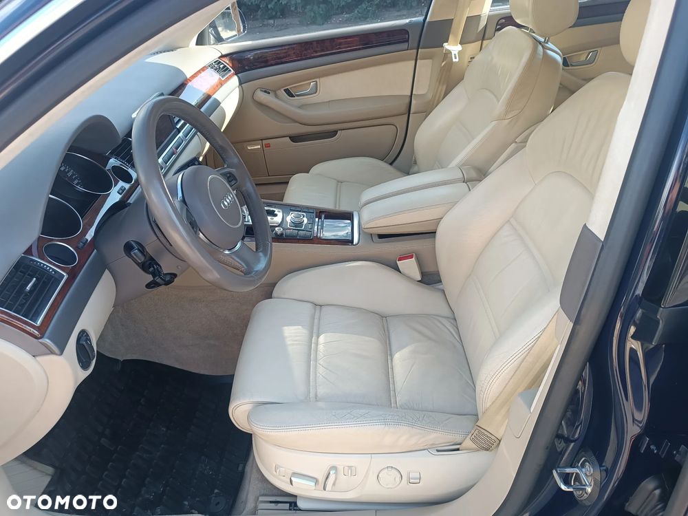 Audi A8 4.2 L Quattro - 9