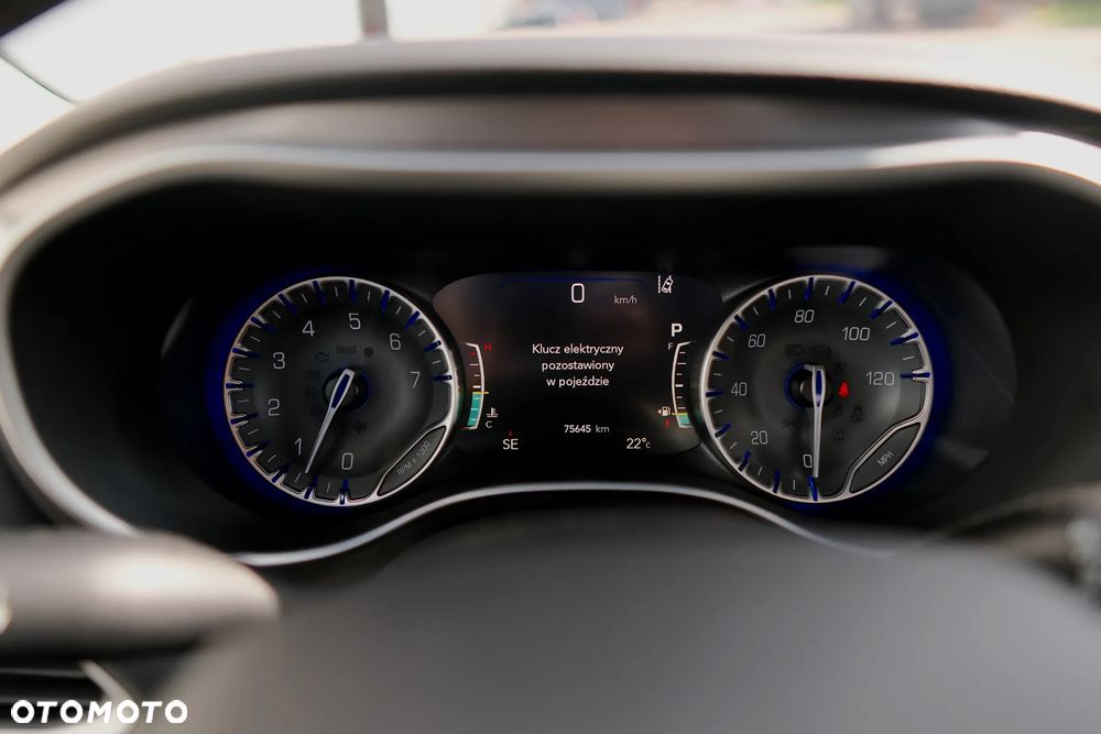 Chrysler Pacifica - 11
