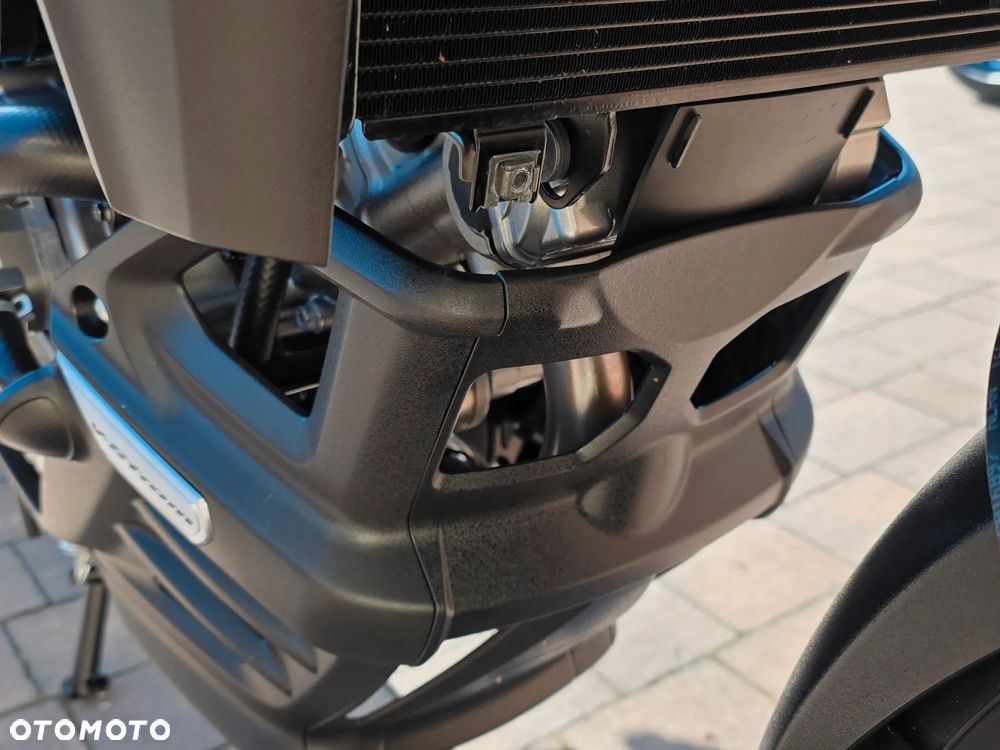 Suzuki V-STROM - 17
