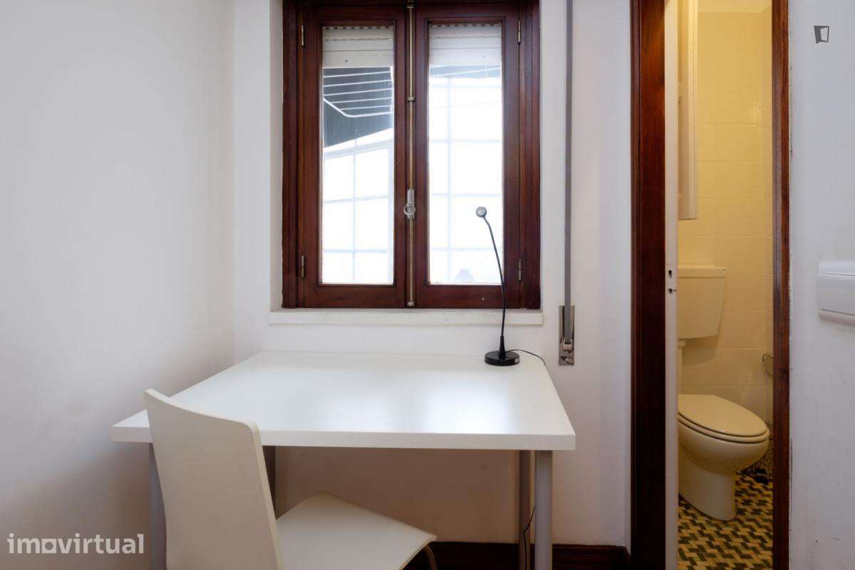 Quarto - localizado em Norton de Matos Coimbra - Grande imagem: 4/26