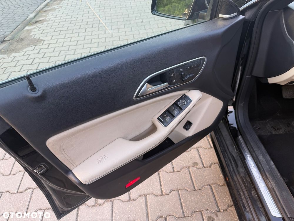 Mercedes-Benz CLA 250 7G-DCT AMG Line - 13