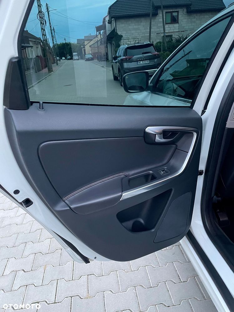 Volvo XC 60 D5 AWD Summum - 17