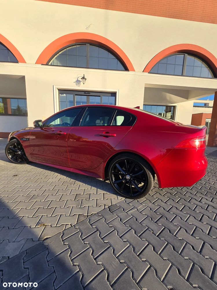 Jaguar XE 2.0 D R-Sport - 7