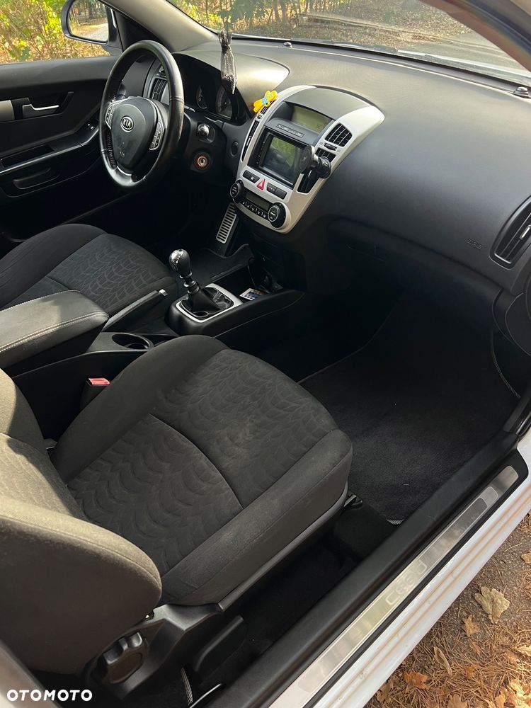 Kia Ceed Cee'd 1.6 Comfort - 11