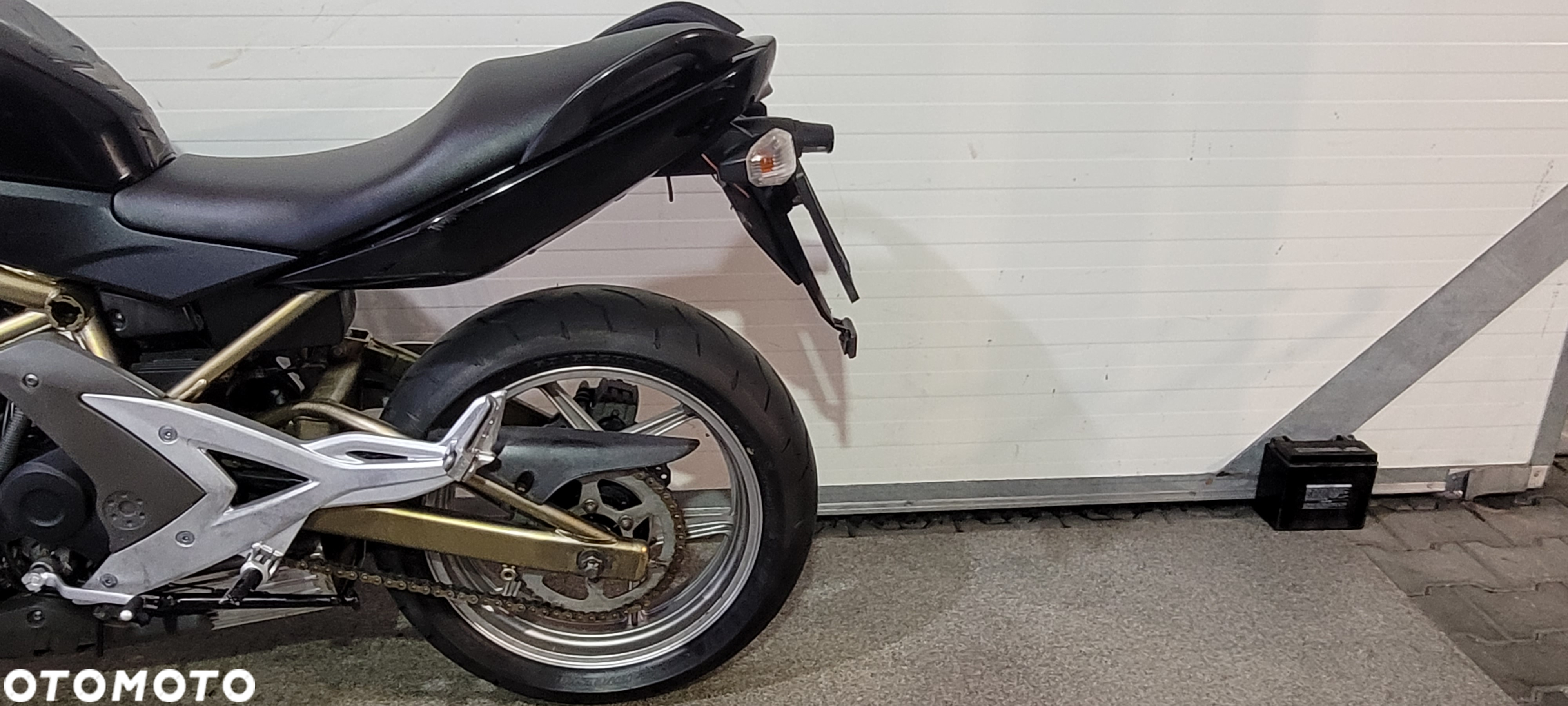 Kawasaki ER - 8