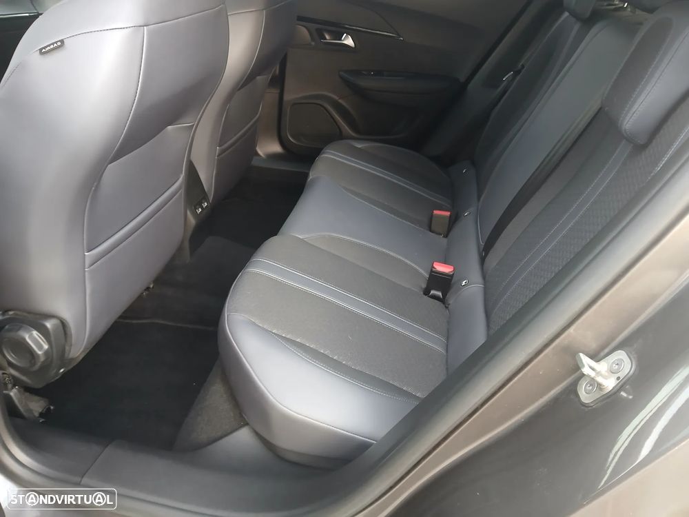 Peugeot 2008 1.2 PureTech Allure - 18
