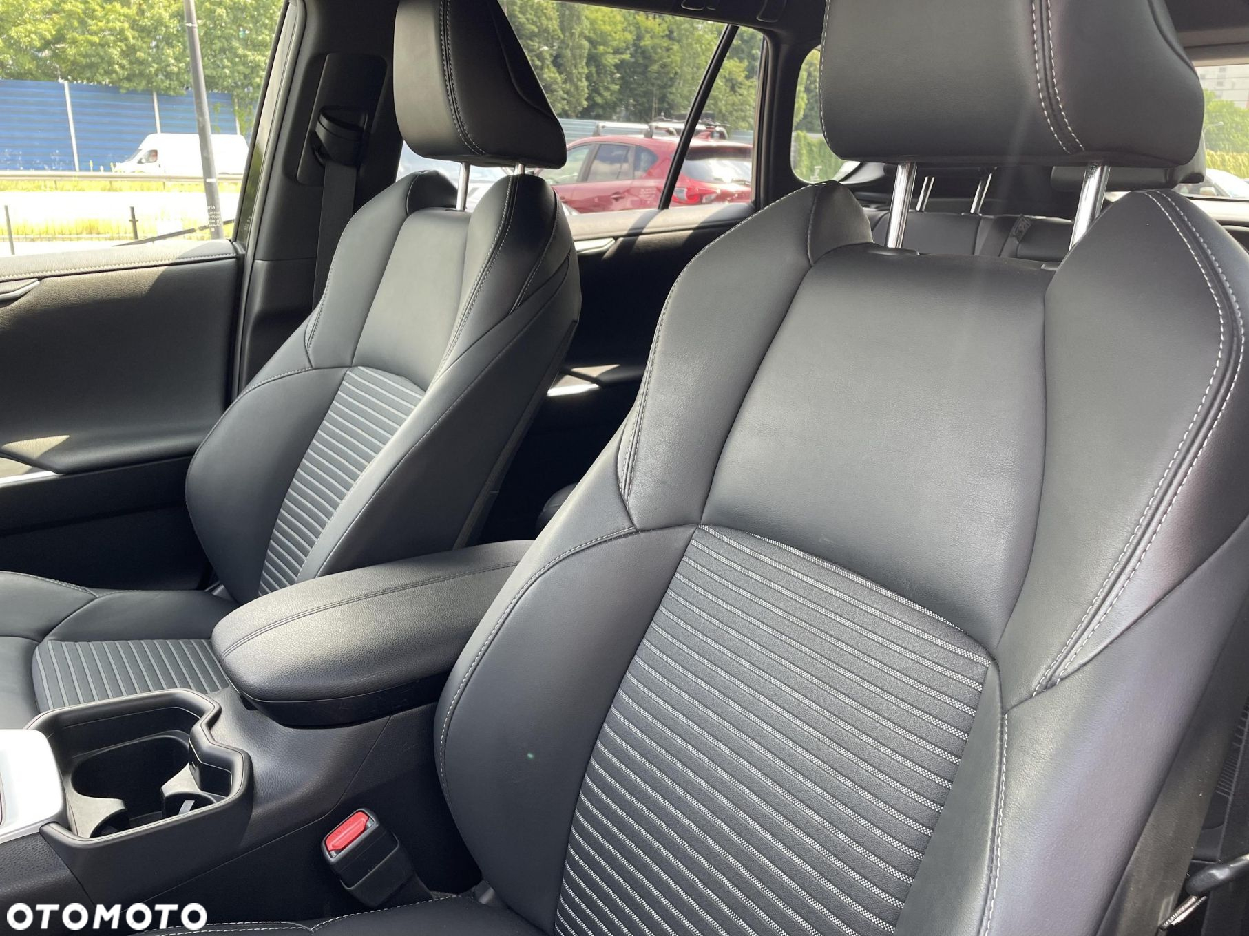 Toyota RAV4 2.5 Hybrid Black Edition by JBL 4x4 - 11