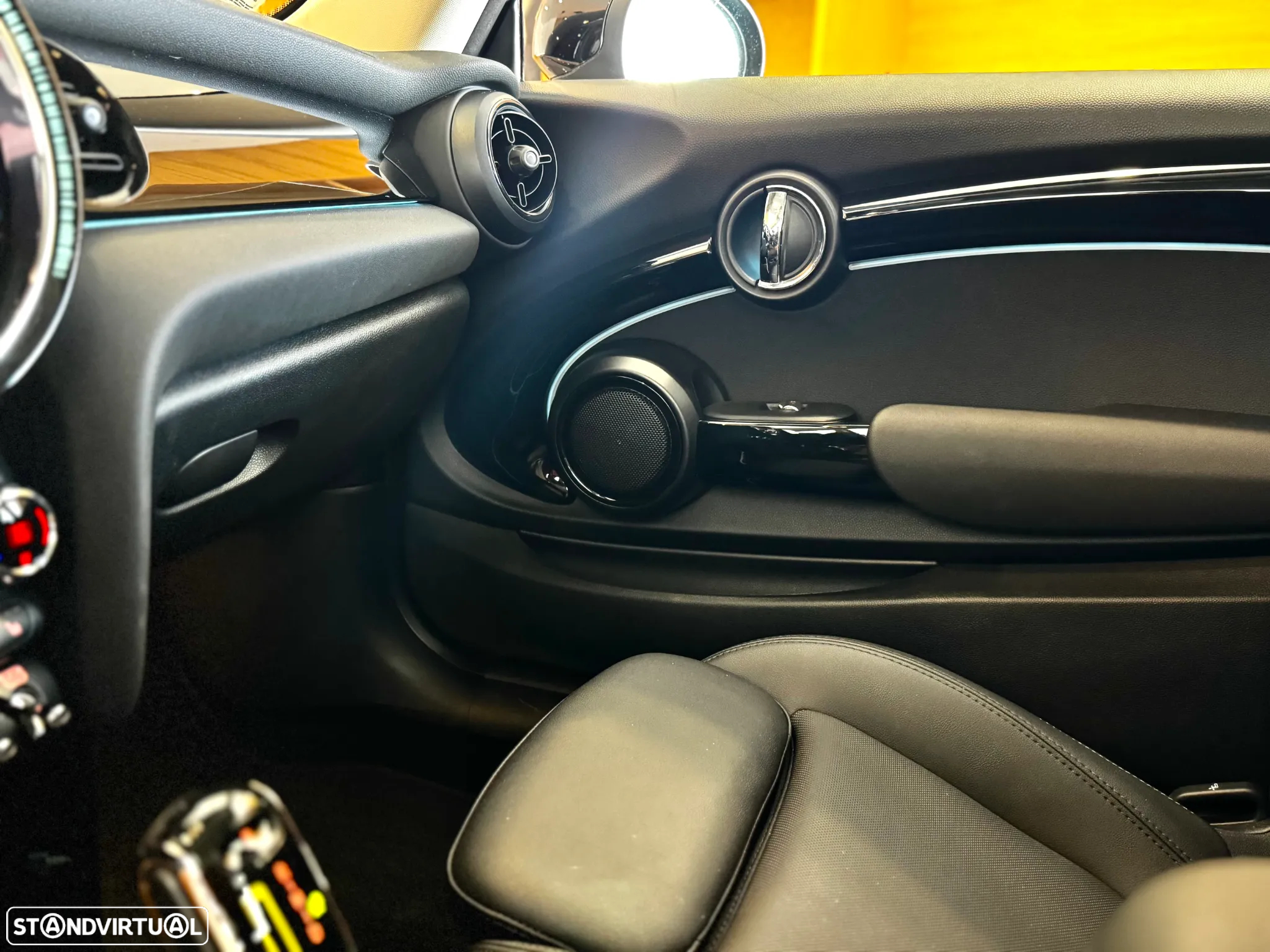 MINI 3 Portas Cooper SE Premium Extra Essential - 37