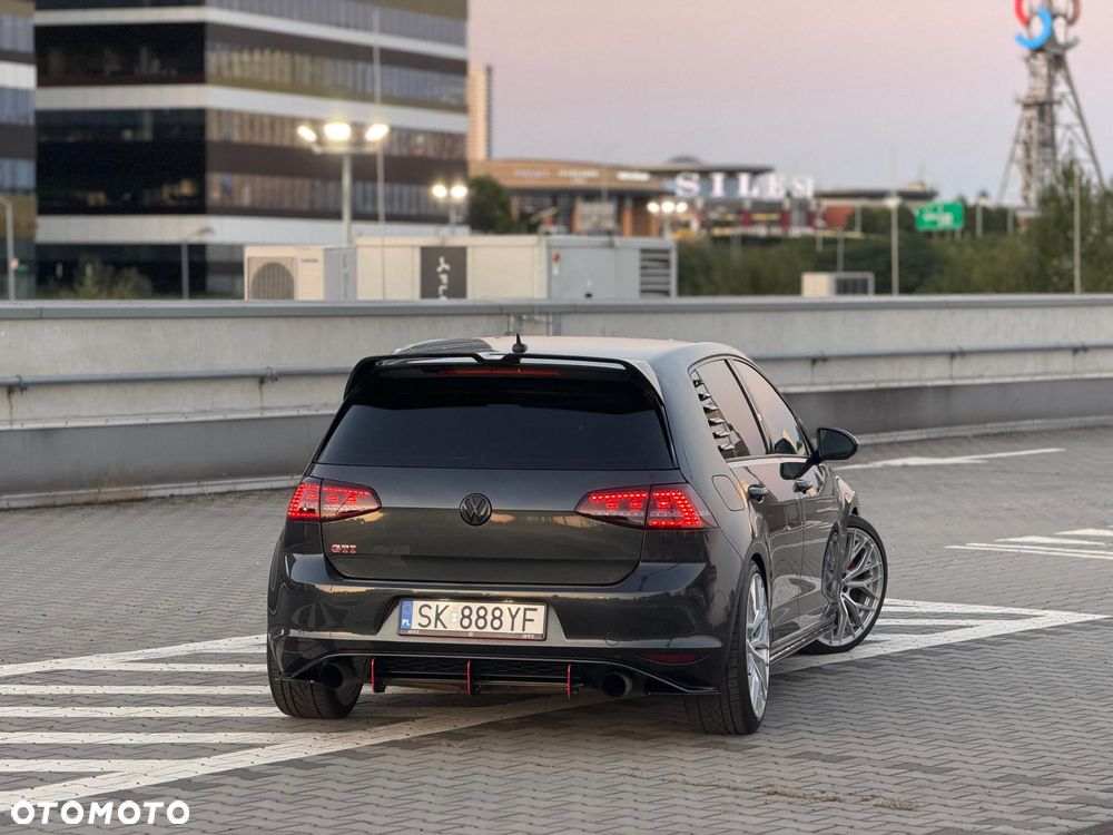 Volkswagen Golf - 13