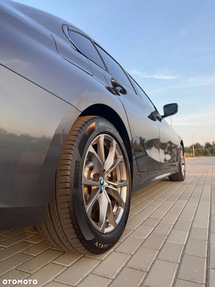 BMW Seria 3 330e Sport Line - 12