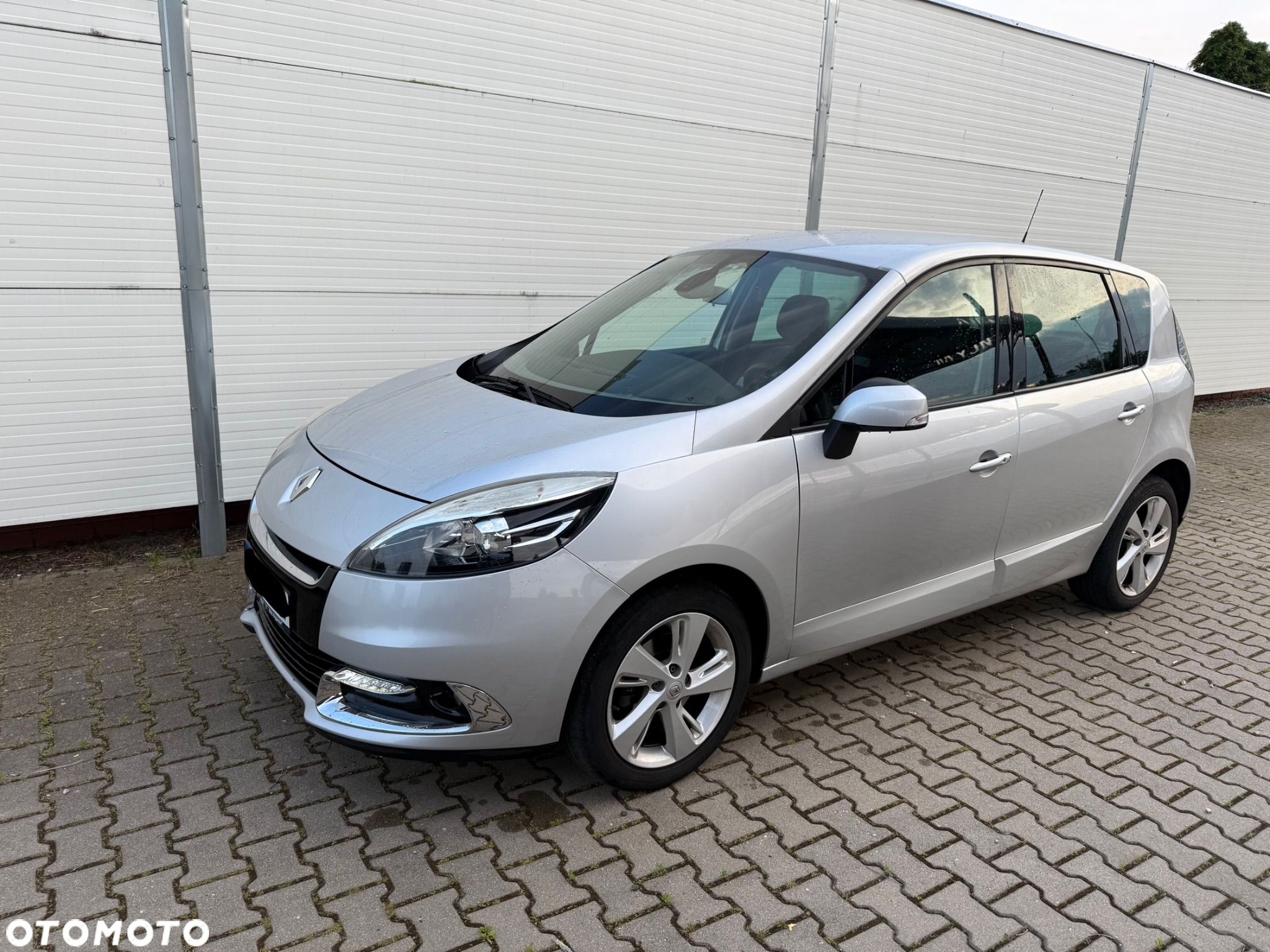 Renault Scenic 1.6 16V 110 Dynamique - 1