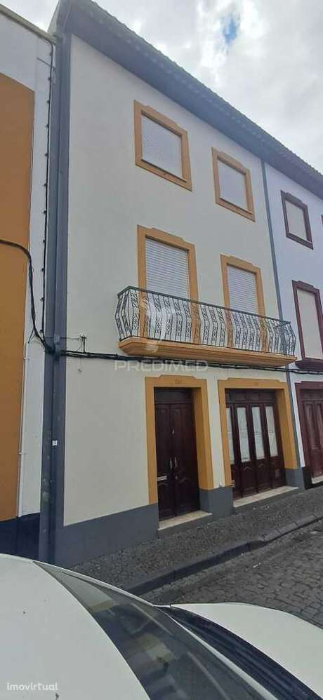 Moradia T3 com Garagem e 4 Pisos – Angra do Heroísmo - Grande imagem: 2/25
