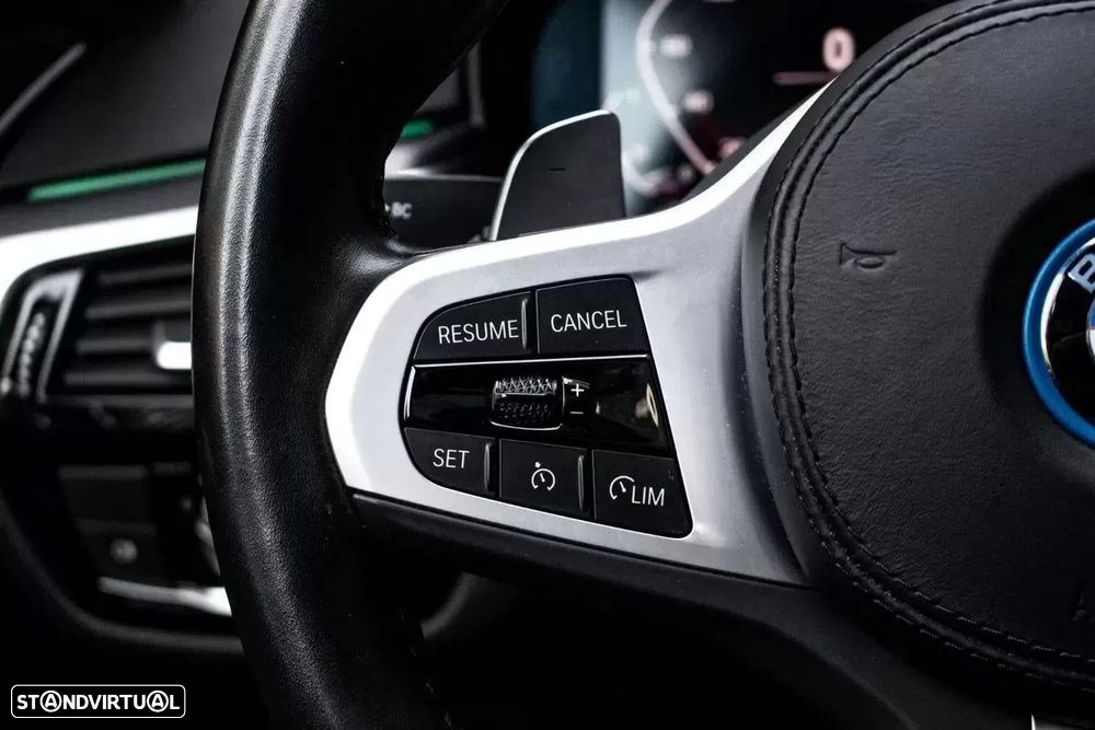 BMW 530 e Pack Desportivo M - 14