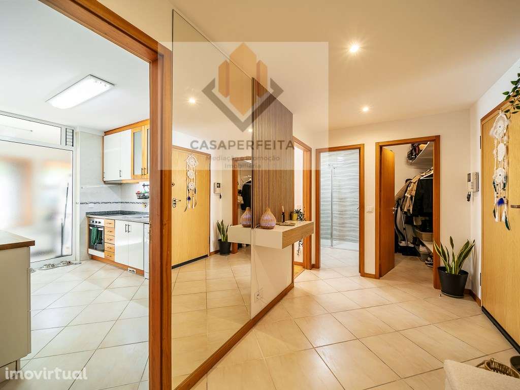 Apartamento T1+1 com Garagem fechada para 1 carro - Canelas - Grande imagem: 2/27