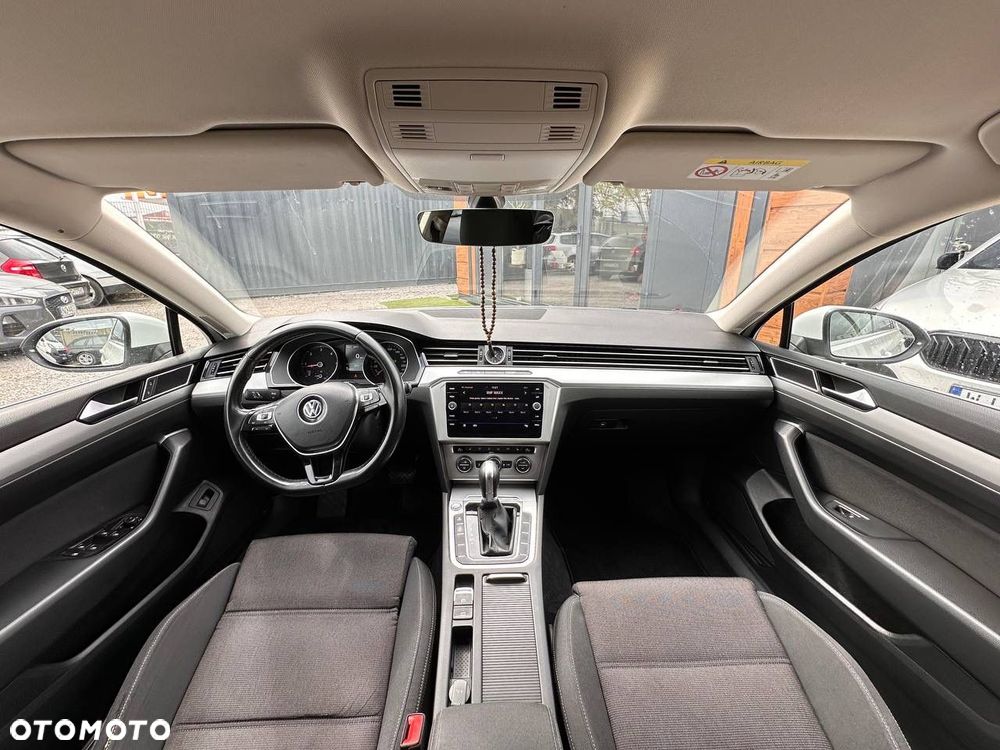 Volkswagen Passat - 10