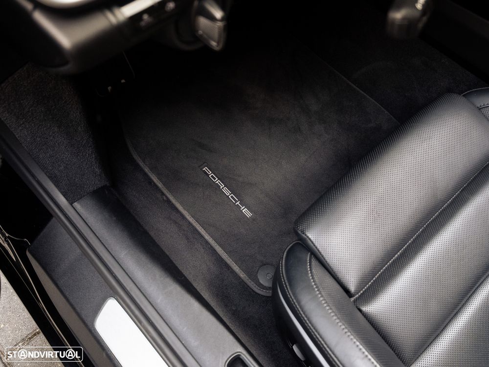 Porsche 911 (992) Turbo S PDK - 48