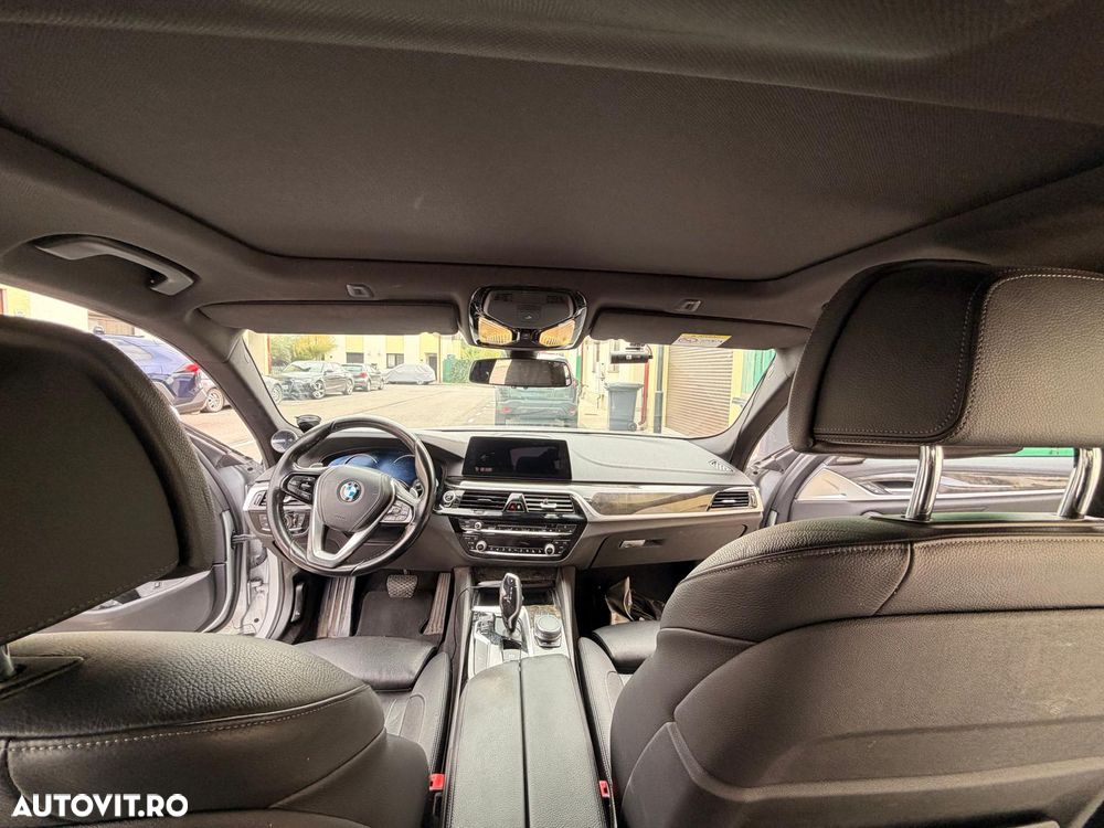 BMW Seria 5 530i xDrive AT - 12