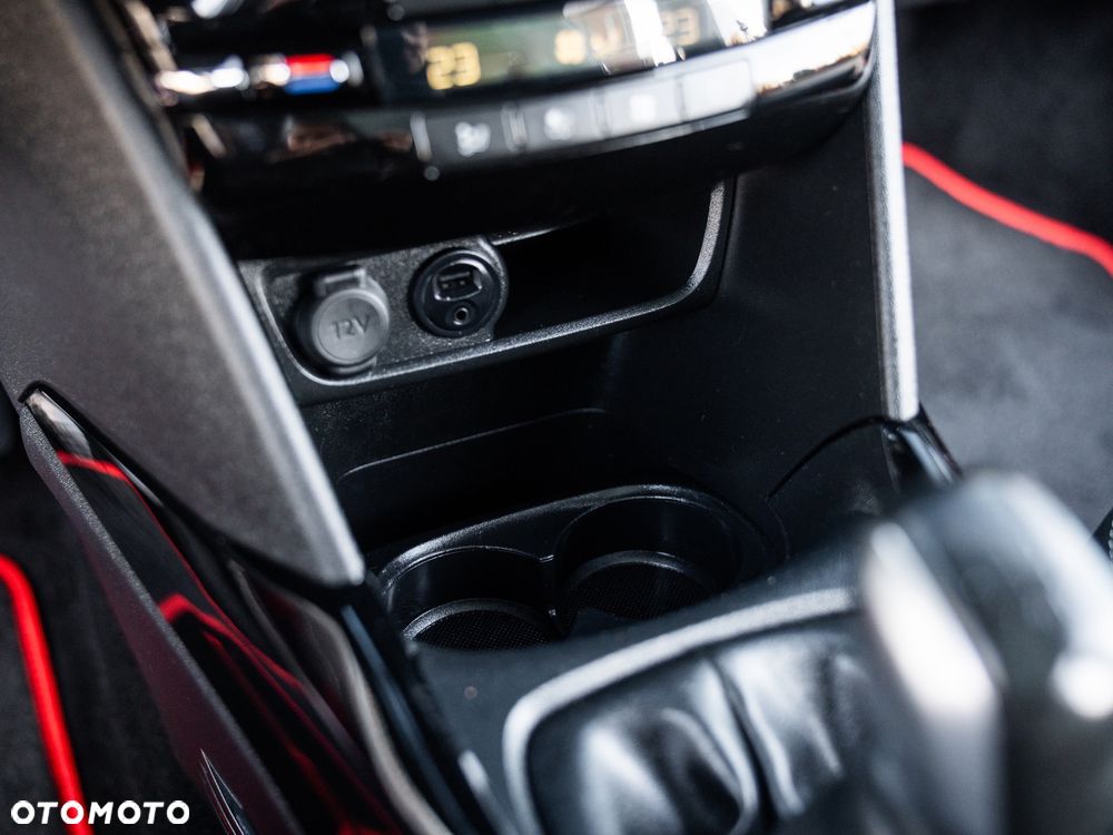 Peugeot 2008 1.6 BlueHDi Allure S&S - 36