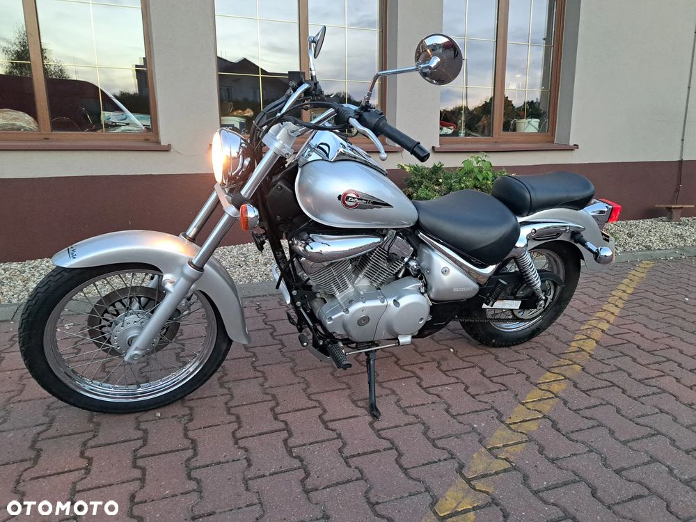 Suzuki Intruder - 13