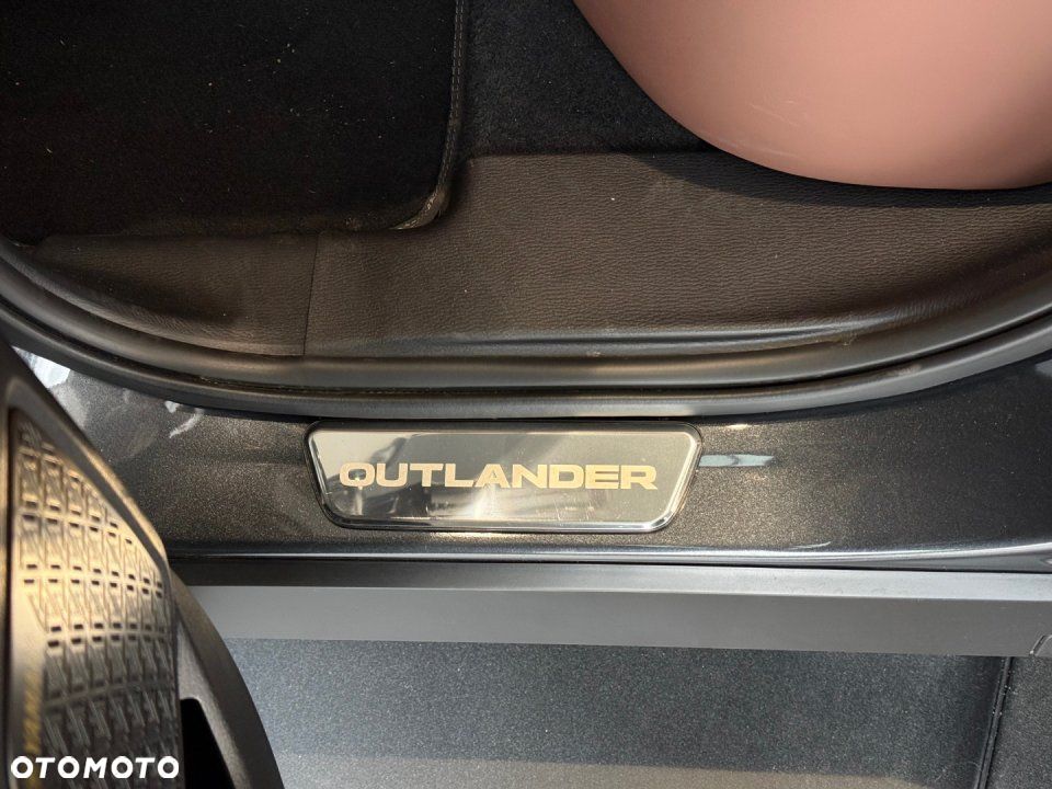 Mitsubishi Outlander - 11