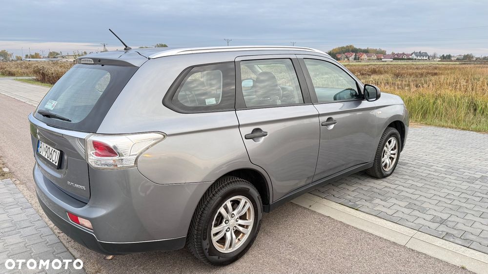 Mitsubishi Outlander 2.0 Intense 2WD - 17