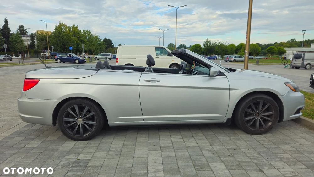 Chrysler 200 - 6