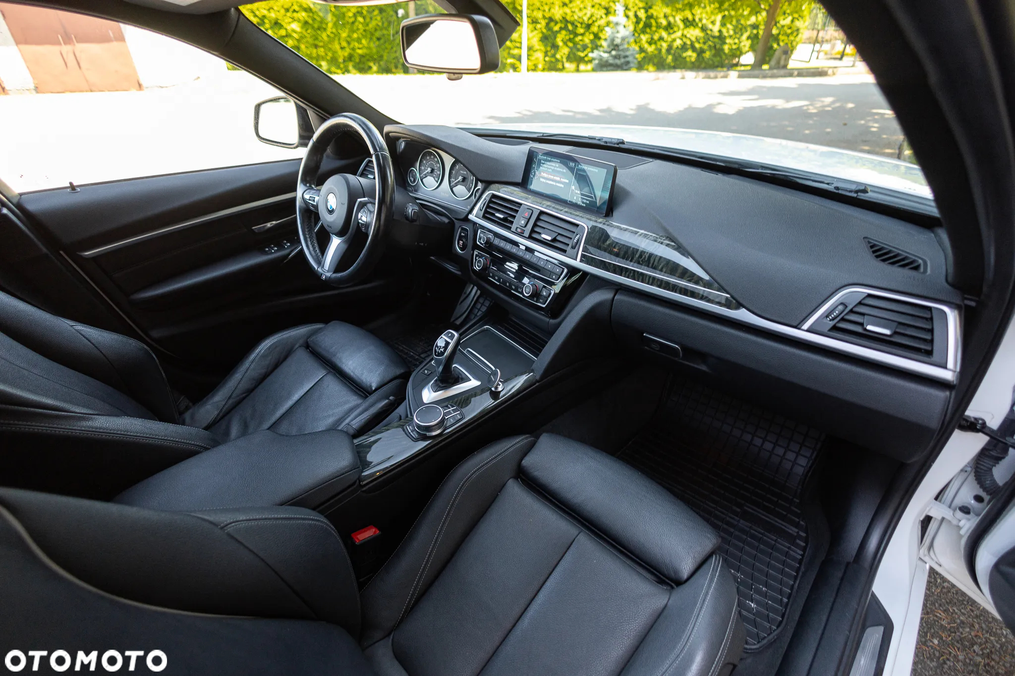 BMW Seria 3 330i xDrive - 31