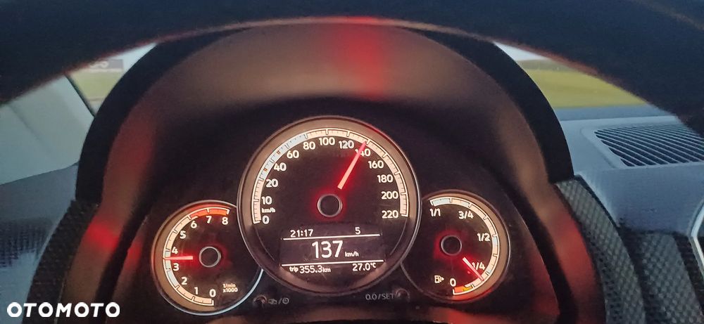 Volkswagen up! 1.0 Black Style - 27