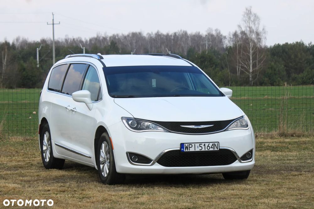 Chrysler Pacifica - 1