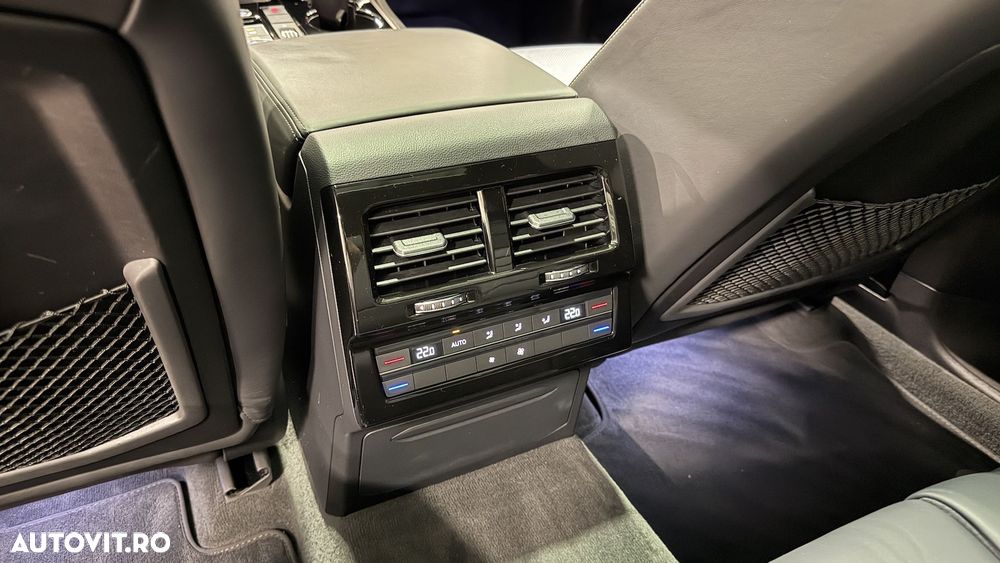 Volkswagen Touareg 3.0 V6 e-Hybrid 4Motion Aut. Atmosphere - 38
