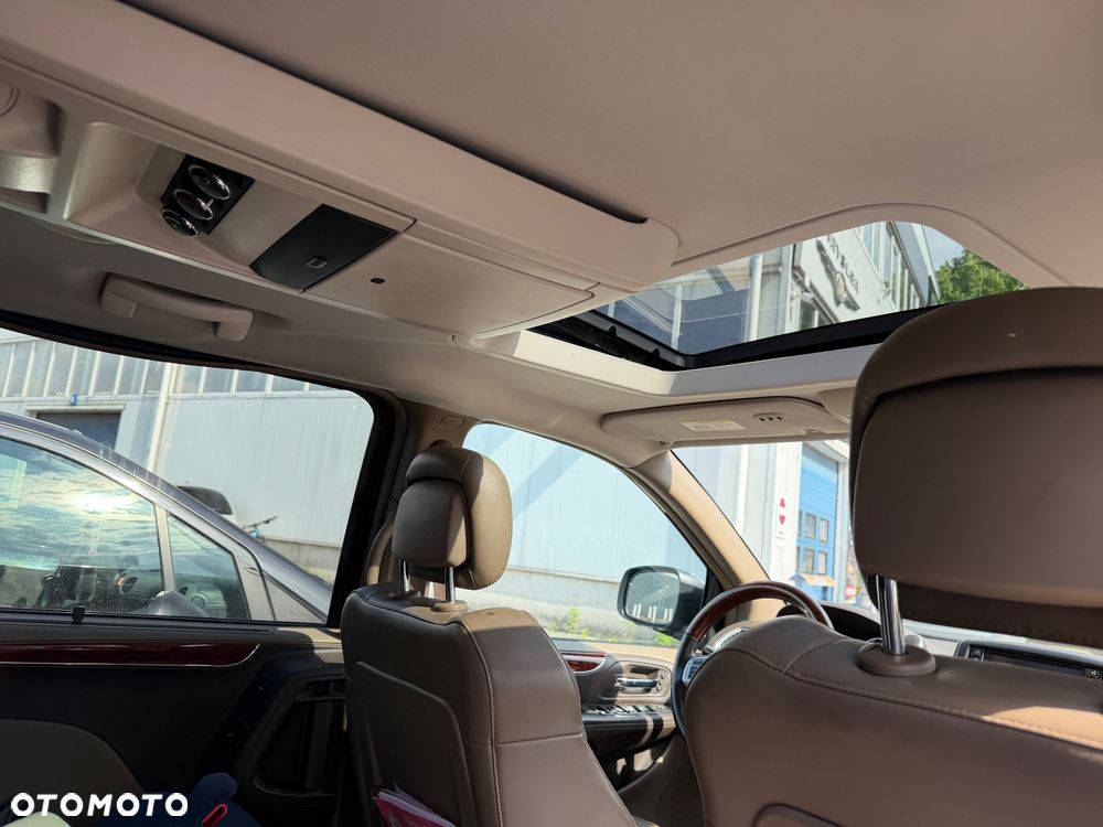 Chrysler Town & Country 3.6 Limited - 9
