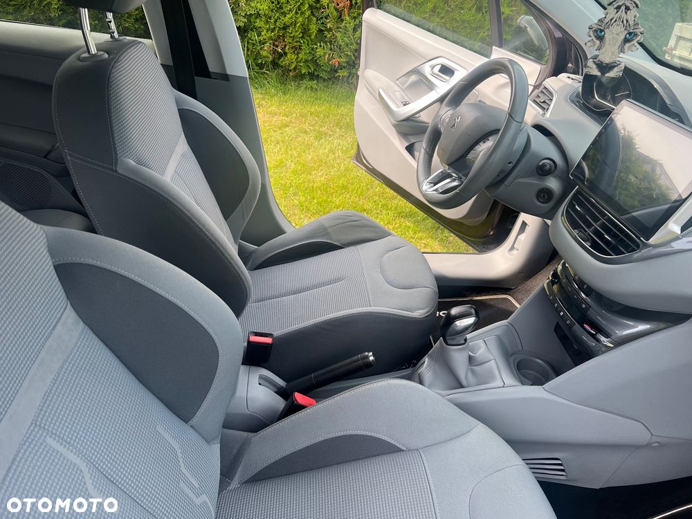 Peugeot 208 1.4 VTi Allure - 17