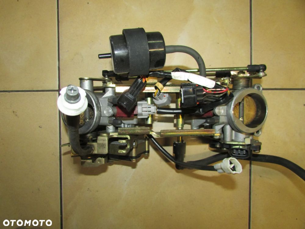 Suzuki DL1000 V-Strom 02-08 przepustnice wtryski stan bdb - 1