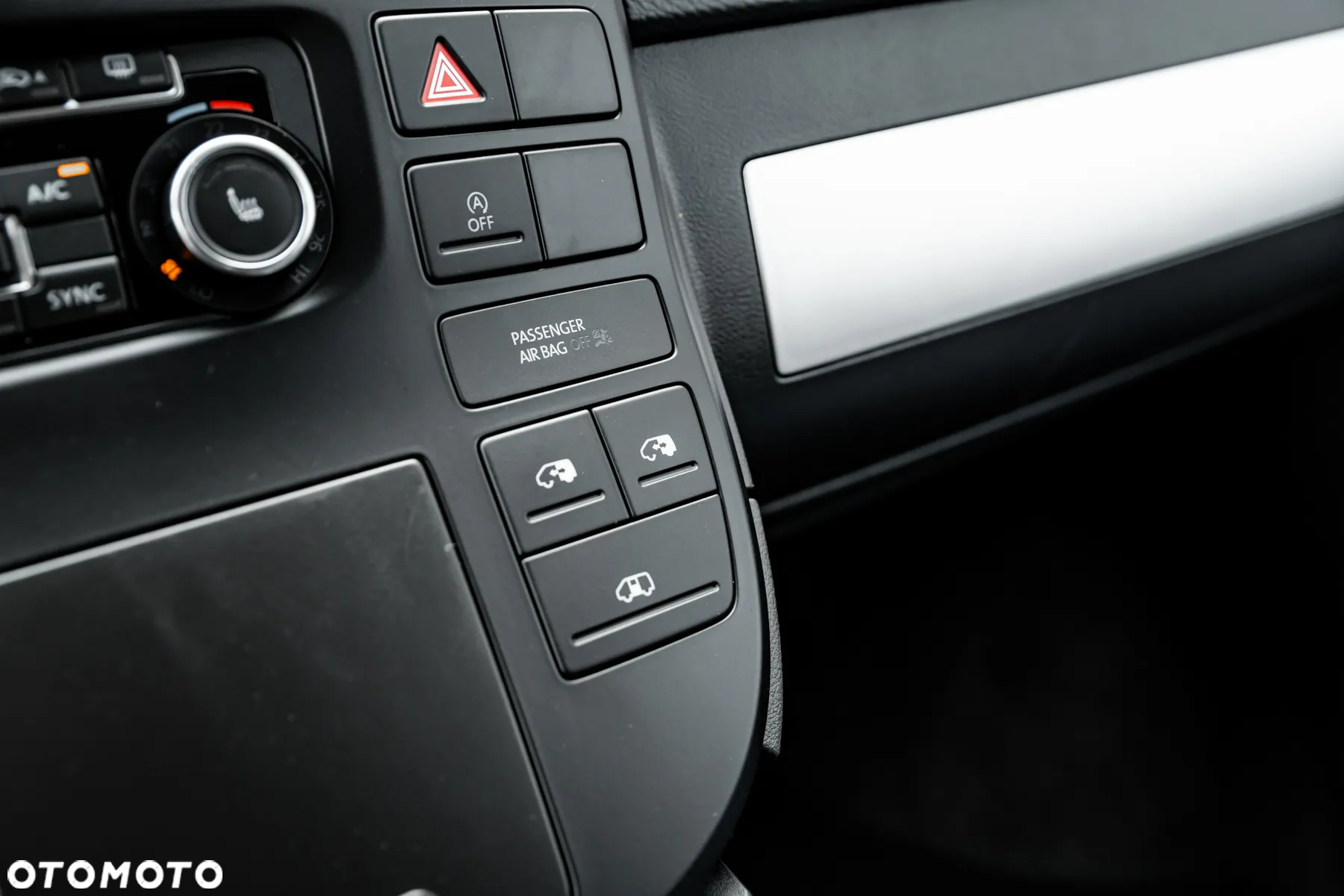 Volkswagen Multivan - 32