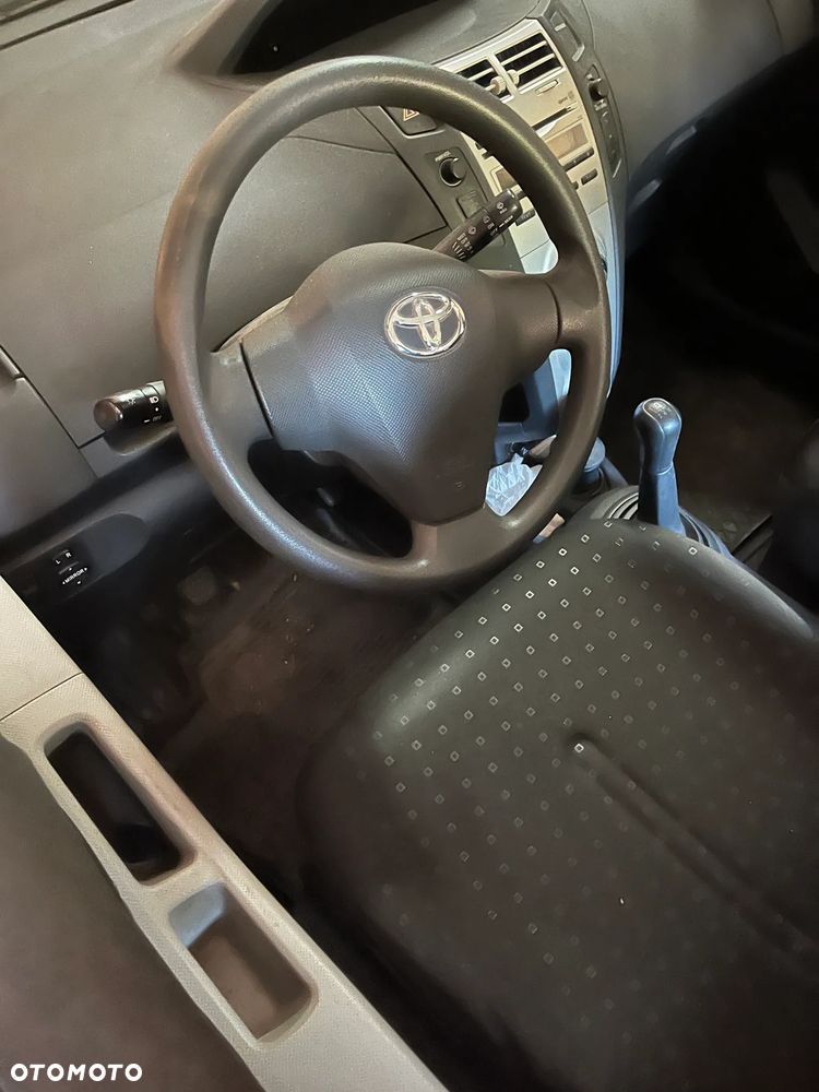 Toyota Yaris 1.3 Terra - 3