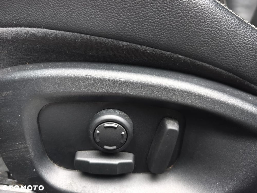 Jaguar XE 2.0 D AWD R-Sport - 39