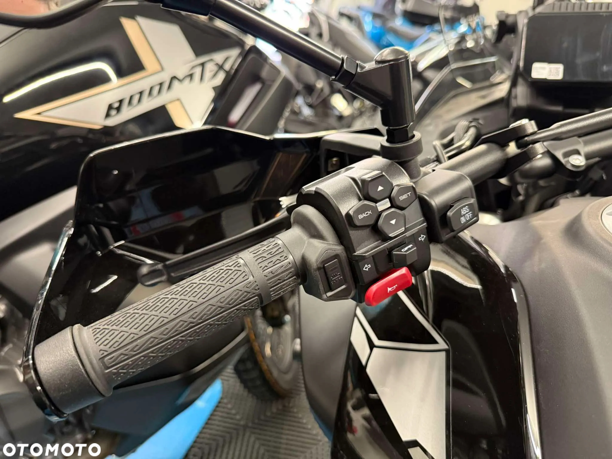 CFMoto MT - 4