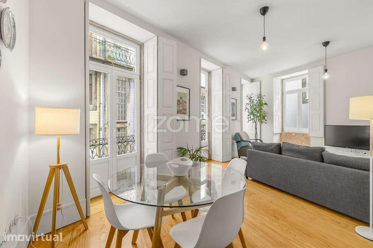 Dois apartamentos T1+T2 a 100 metros Avenida Aliados, Porto - Grande imagem: 5/35