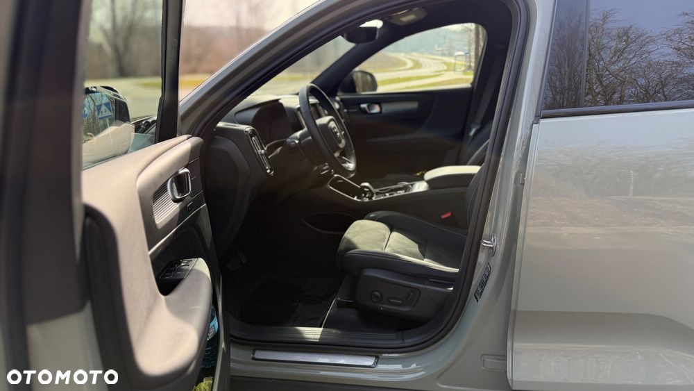 Volvo XC 40 B3 Plus Dark - 17