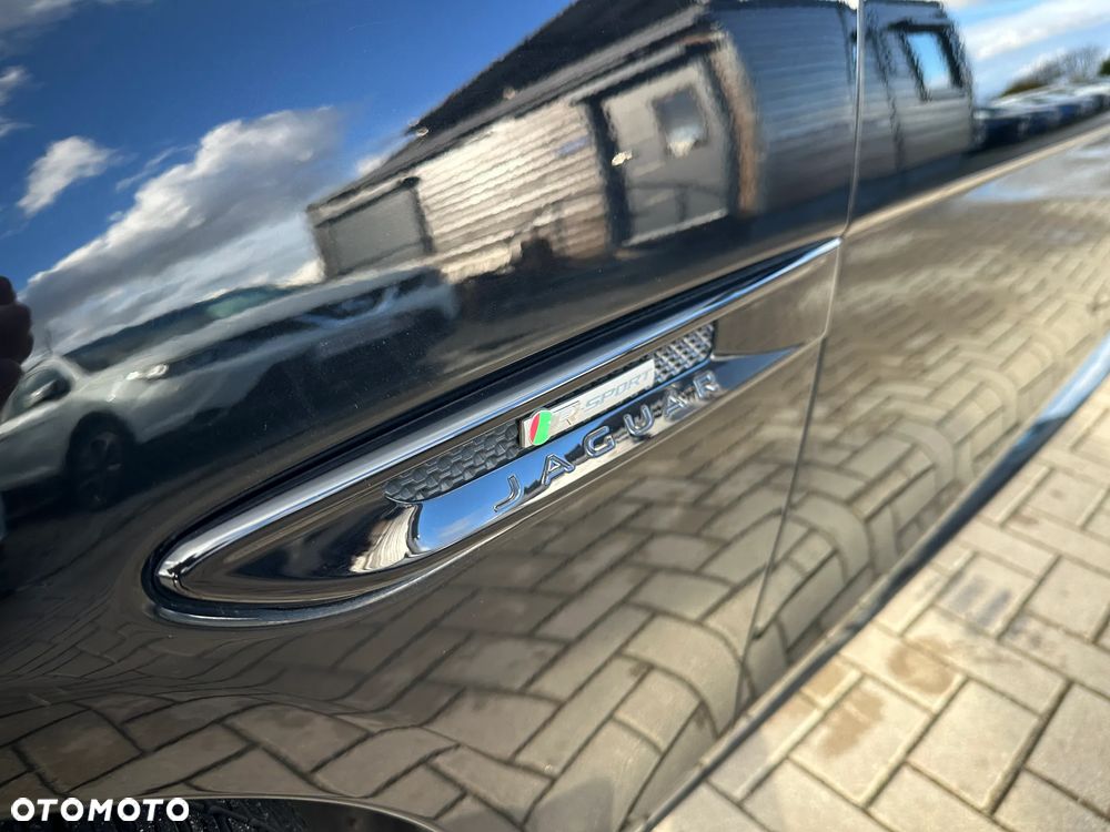 Jaguar XE - 33