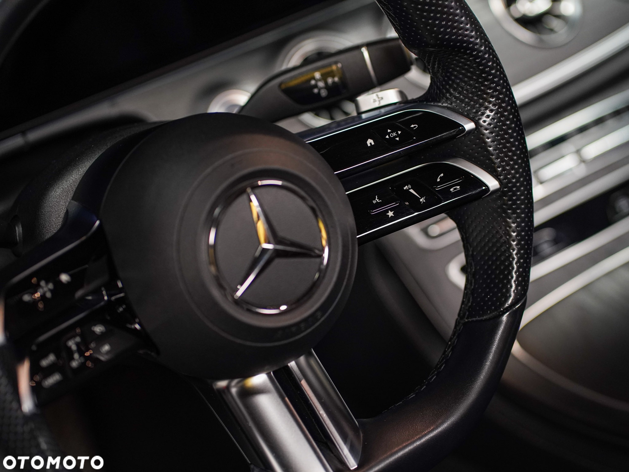 Mercedes-Benz Klasa E 200 Kabriolet 4-Matic 9G-TRONIC - 36